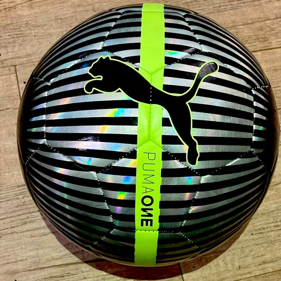 Puma ONE soccer ball, football for all weather conditions! Size 5 - Picture 1 of 4